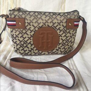 NEW TOMMY HILFIGER crossbody bag